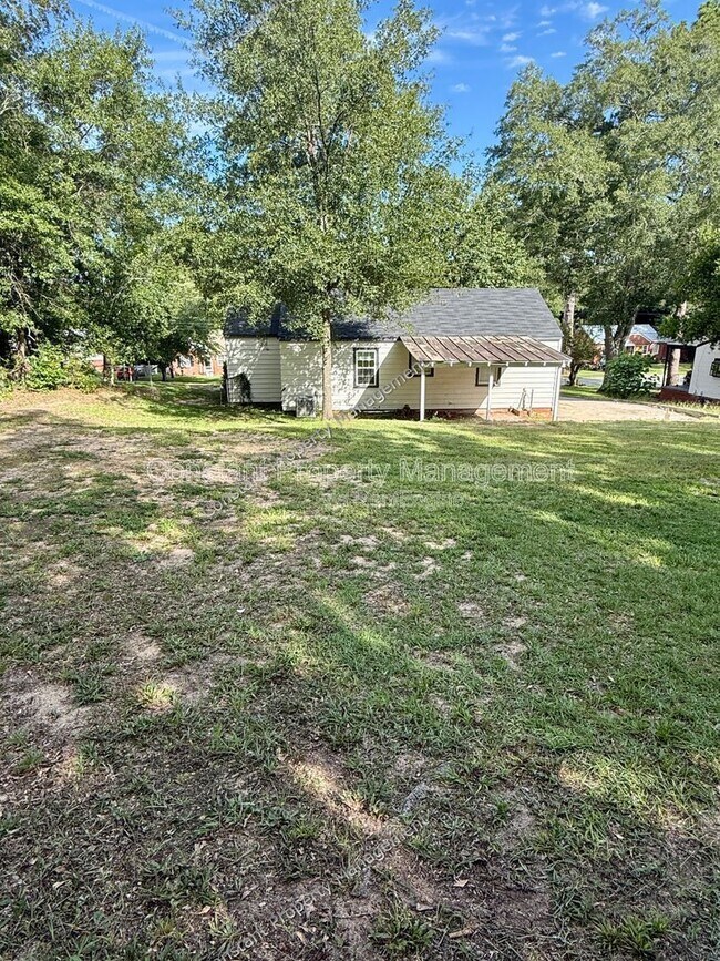Building Photo - 1533 Engle Dr