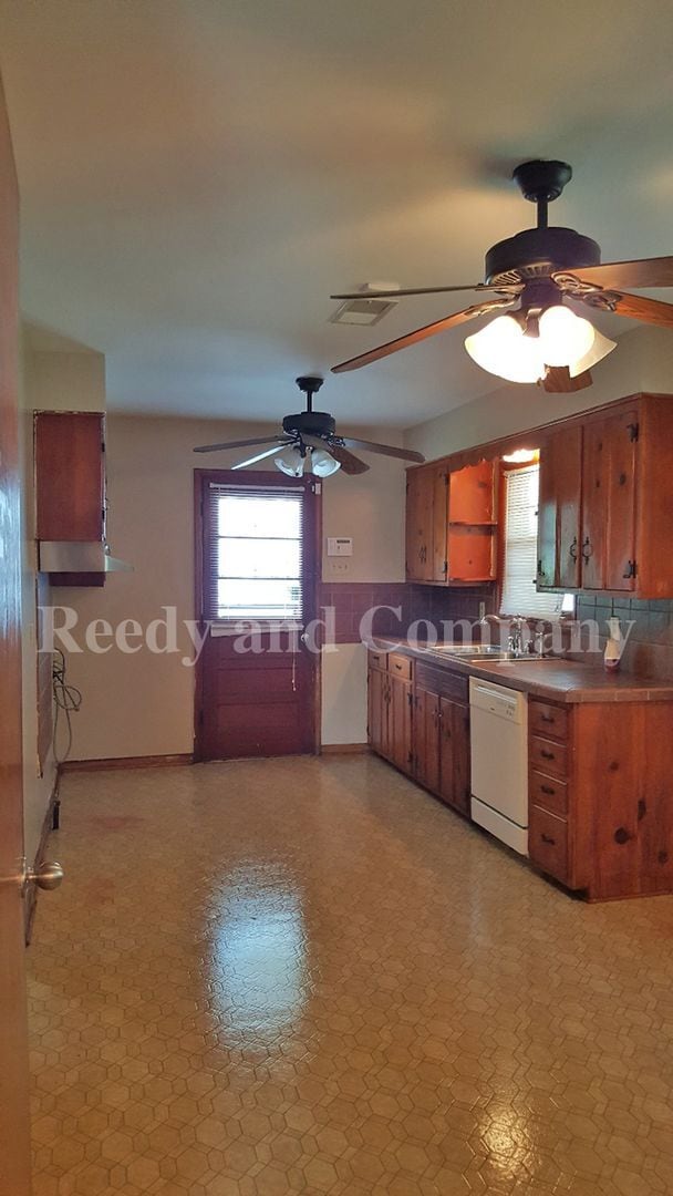 Building Photo - Elegance at its Finest