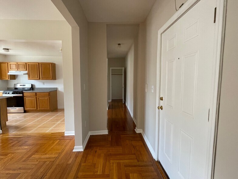 Building Photo - 10 Harvard St