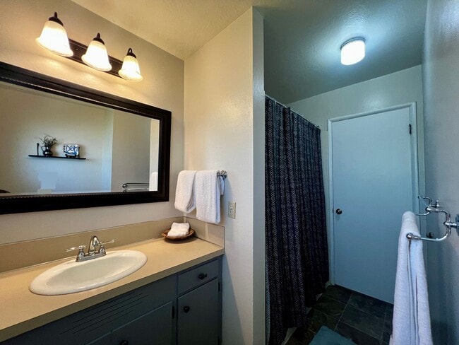 Building Photo - Beautiful North Hill Home Near Vincent Park!