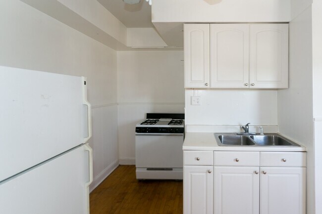 Building Photo - 4409 N Kenneth Ave