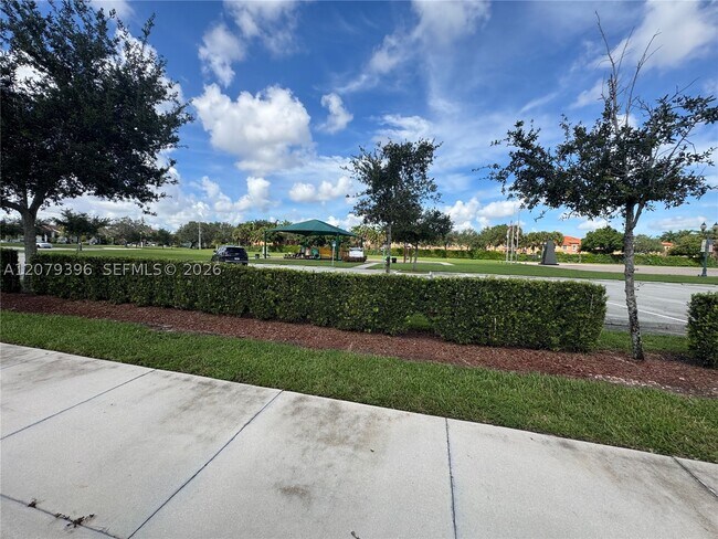 Building Photo - 744 SW 106th Ave
