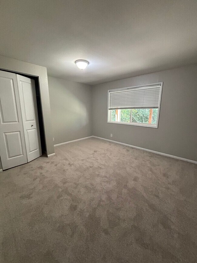 Building Photo - TRA3106