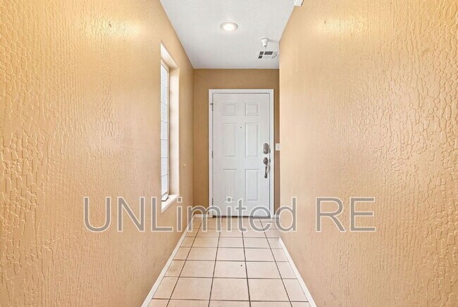 Building Photo - 2455 W Silverton Dr