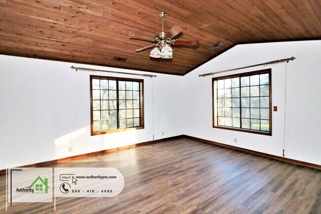 Building Photo - 15714 Middletown Park Dr