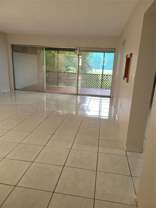 Building Photo - 14389 SW Kendale Lakes Cir