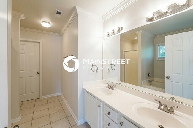 Building Photo - 3 Bedroom Pet-Friendly Home in GARDENDALE, AL with Main Street Renewal