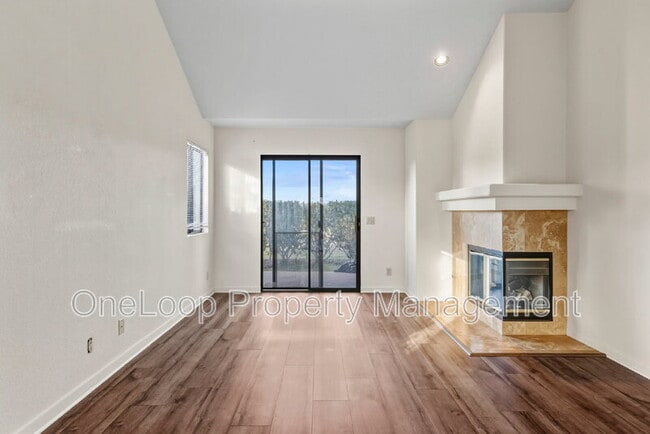 Building Photo - 493 Summerhill View