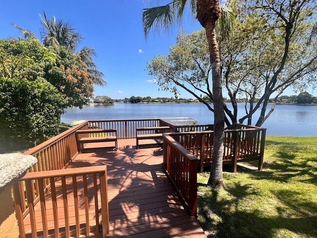 Building Photo - 1728 Shoreside Cir