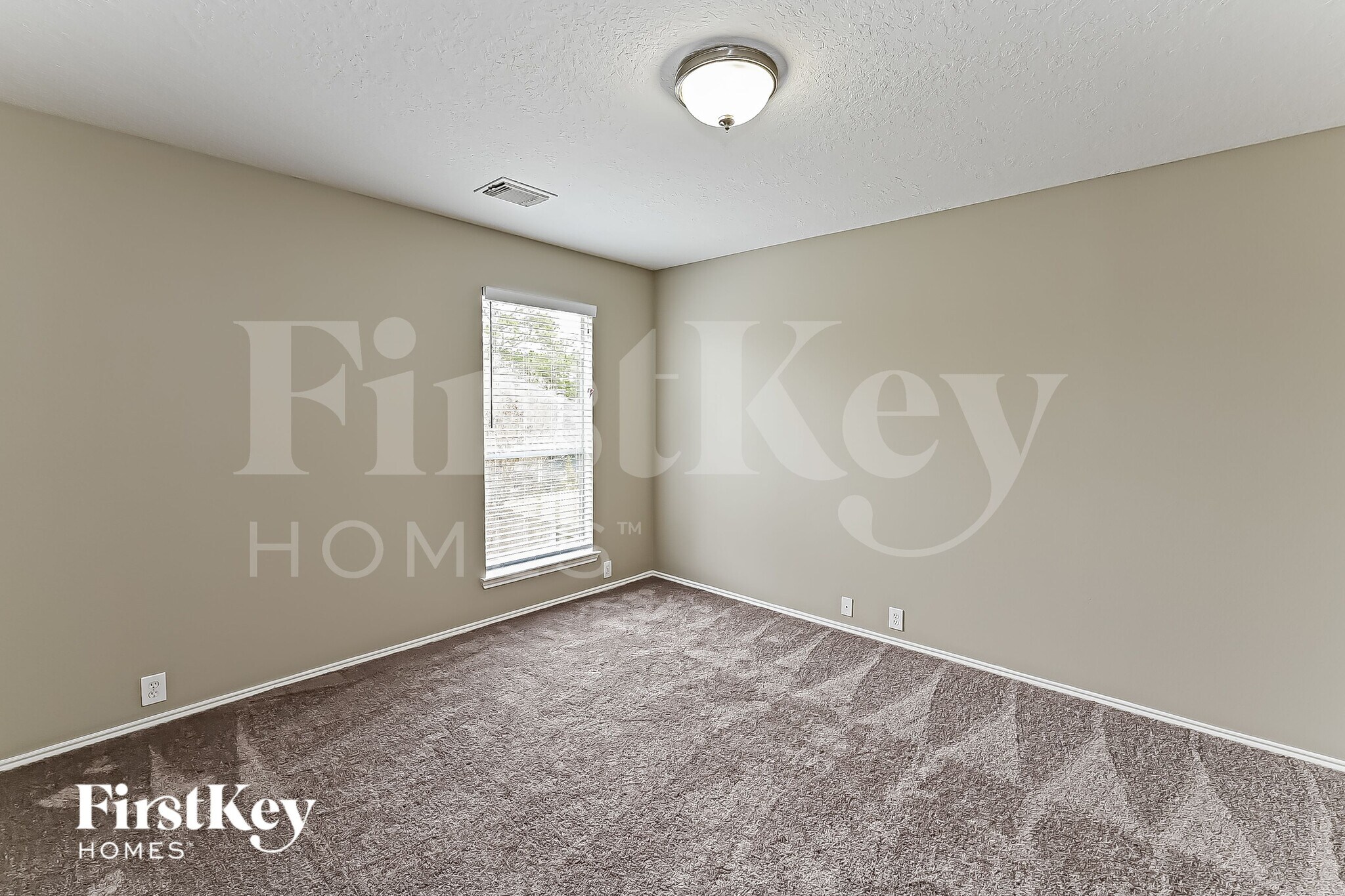 Building Photo - 18810 Summer Anne Dr