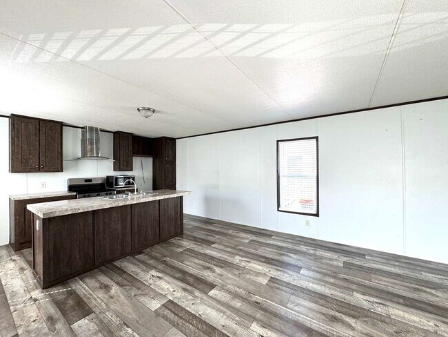 Building Photo - 16206 Wood Dr