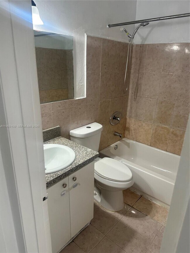 Building Photo - 16800 NE 4th Ct