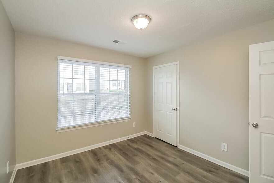 Building Photo - 1231 Brookstone Rd