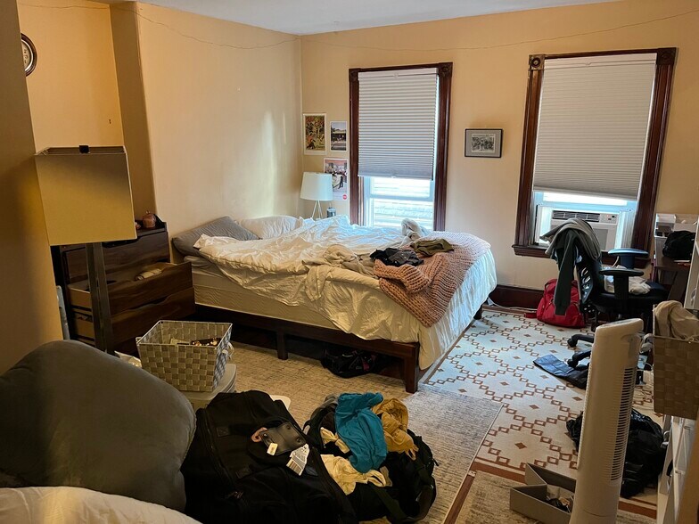 Building Photo - 195 College Ave