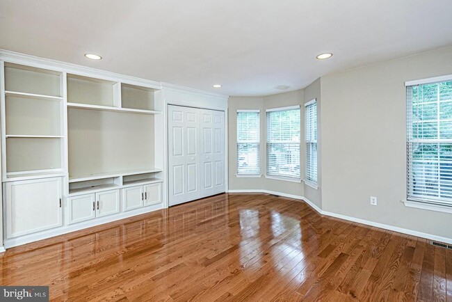 Building Photo - 212 William Livingston Ct