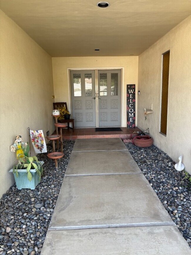 Building Photo - Very Clean Condo in Kern City!  2 Bedrooms...