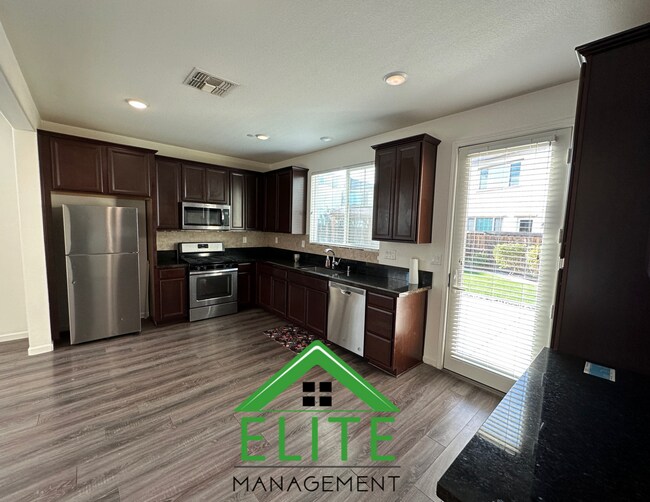 Building Photo - Spacious 4-Bedroom Home in Sought-After No...