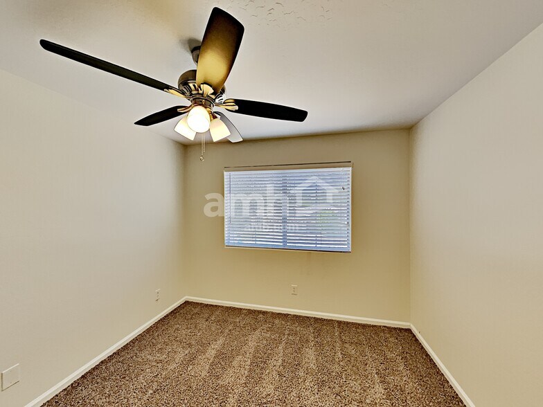 Building Photo - 518 W San Remo St