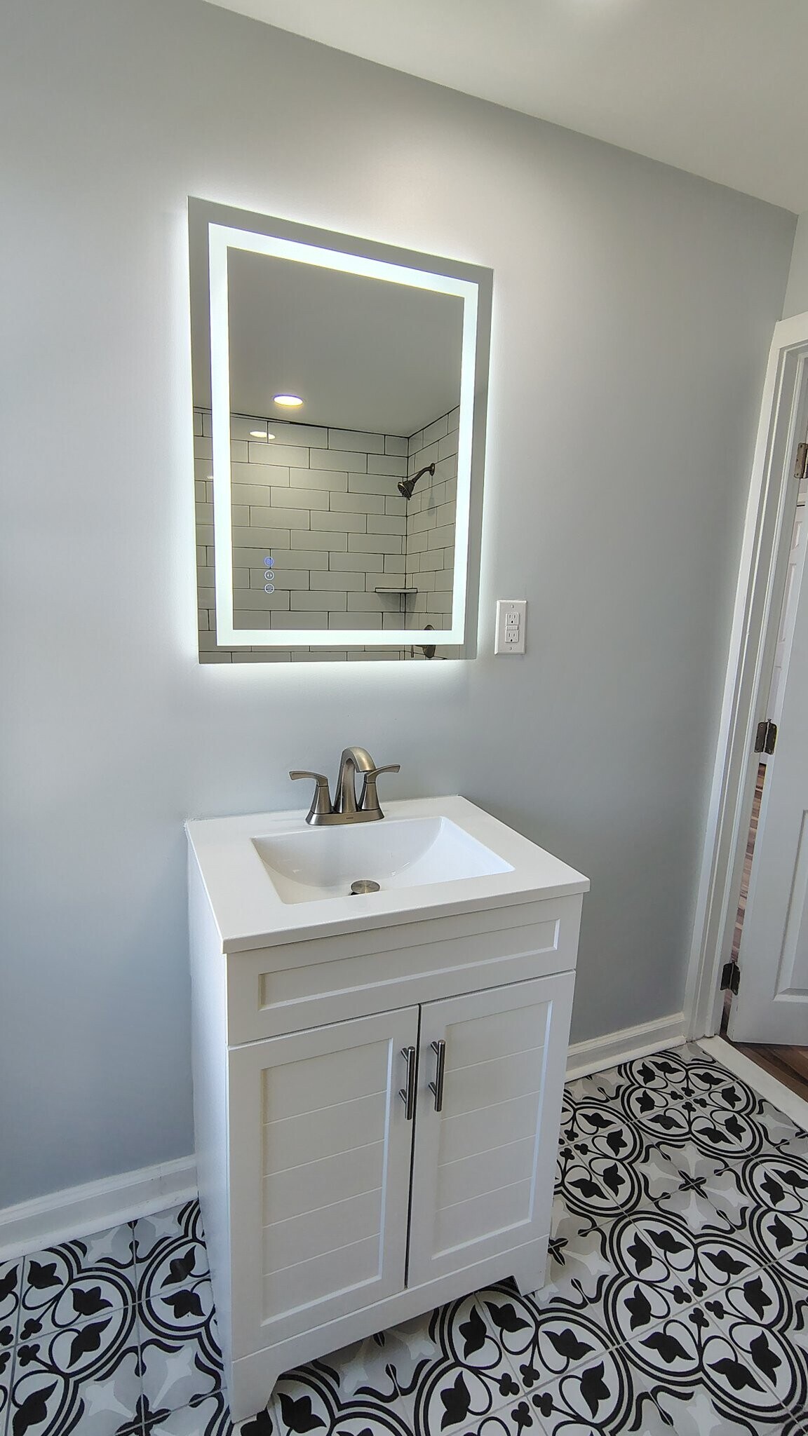 Building Photo - 1000 Main Ave