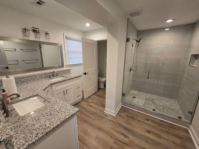 Building Photo - 2534 Forest Dr