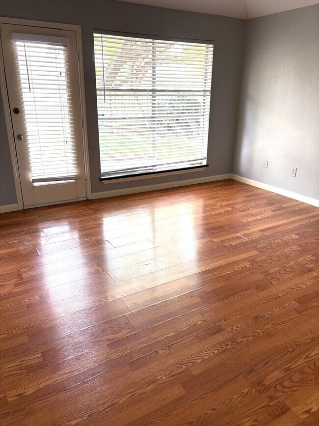 Building Photo - 2426 Planters Row