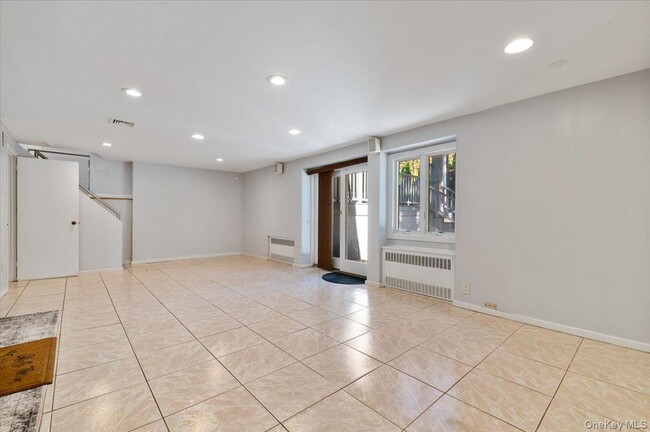 Building Photo - 25 Belmont Dr W