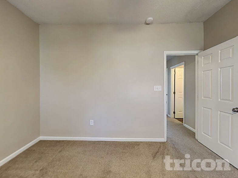 Building Photo - 5207 Hedgecrest Pl