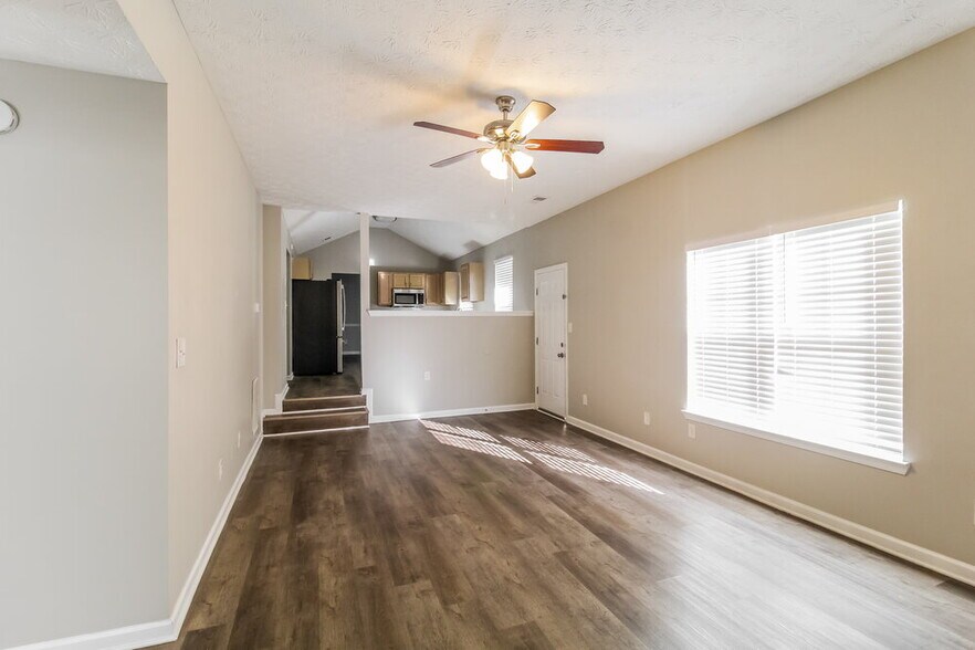 Building Photo - 2098 Sugar Creek Falls Ct