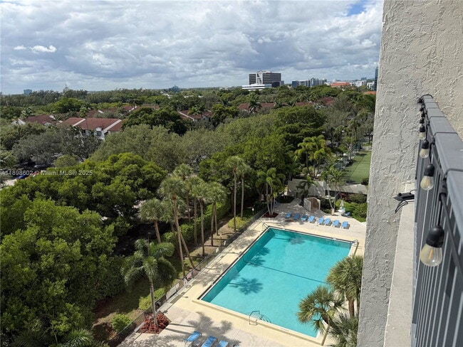 Building Photo - 3200 Port Royale Dr N