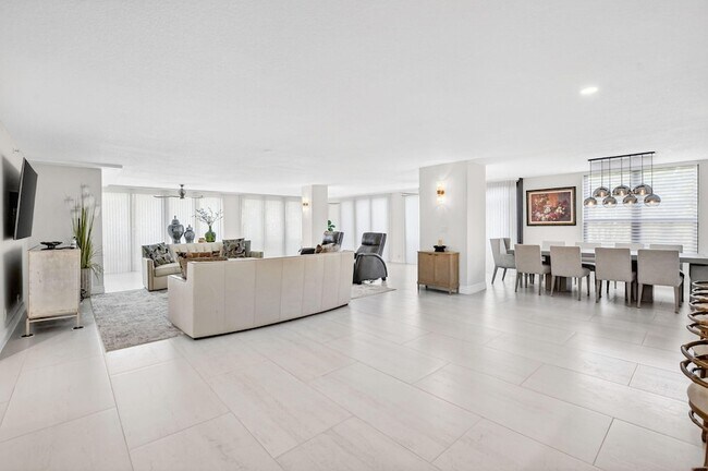 Building Photo - 7233 Promenade Dr