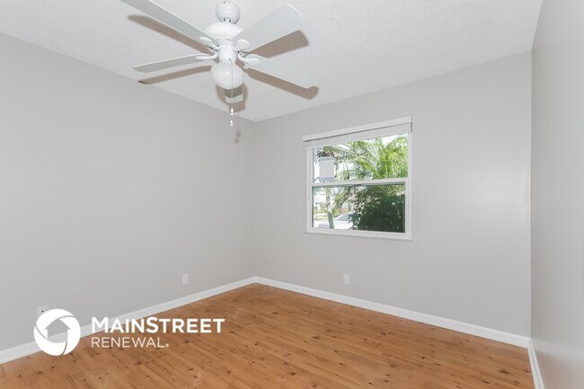 Building Photo - 6846 SE Raintree Ave