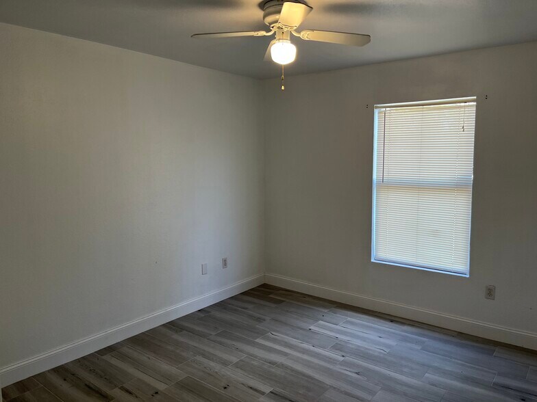 Building Photo - 4712 Golfview Blvd