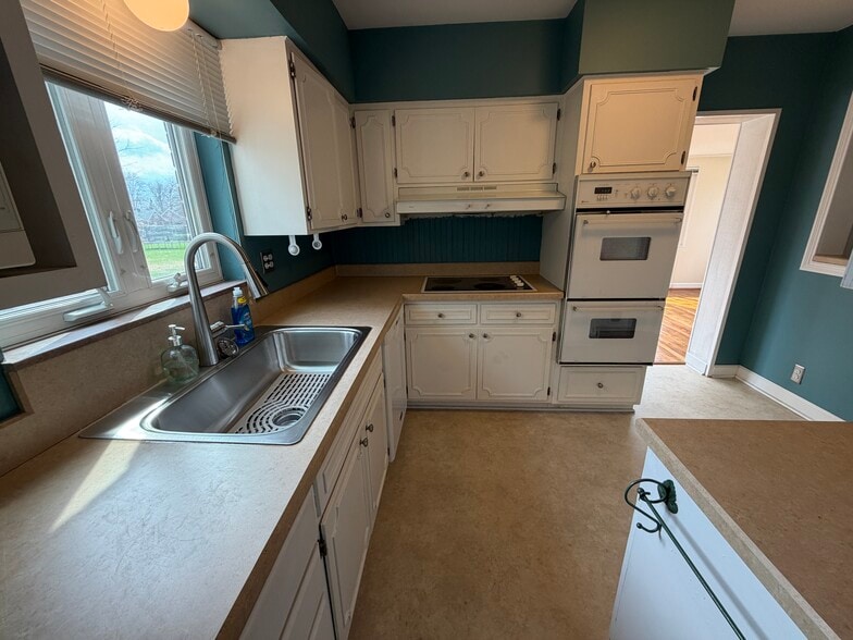 Kitchen - 2641 Vanderen Dr