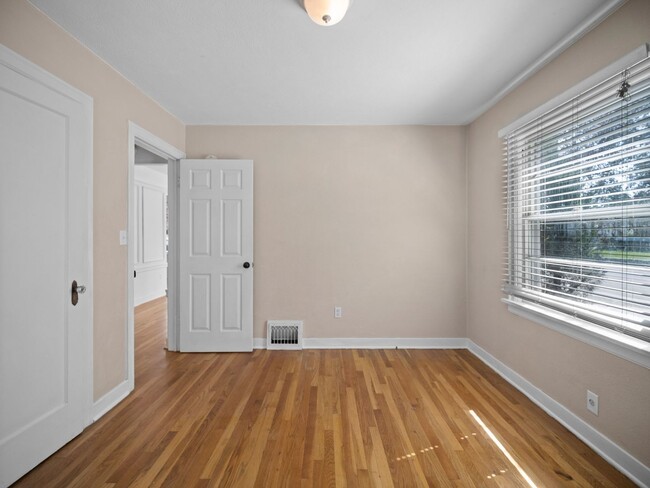 Building Photo - Spacious 4-Bedroom Home w/large Outdoor Sp...