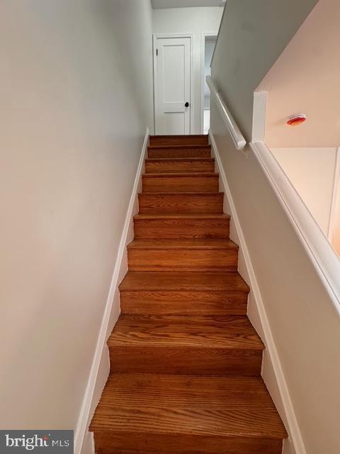 Building Photo - 1090 Cameron Rd