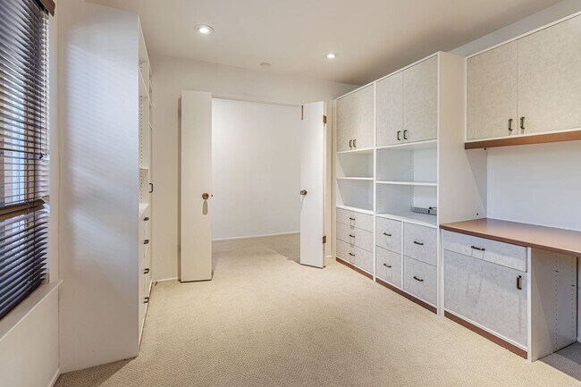 Building Photo - Spacious Saratoga Home with Great Outdoor ...