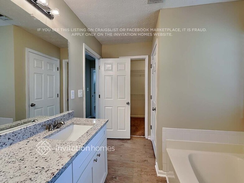 Building Photo - 3925 Riversong Dr NW