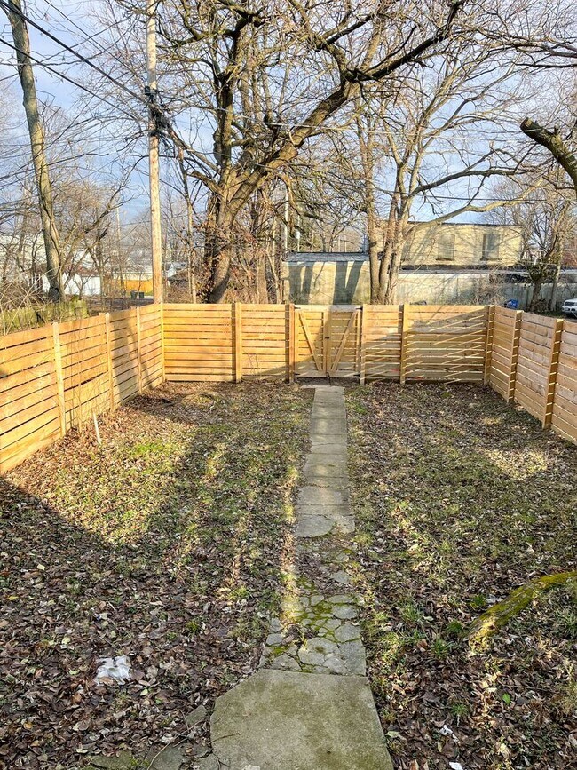 Building Photo - Beautifully Updated Columbus Home with Fir...