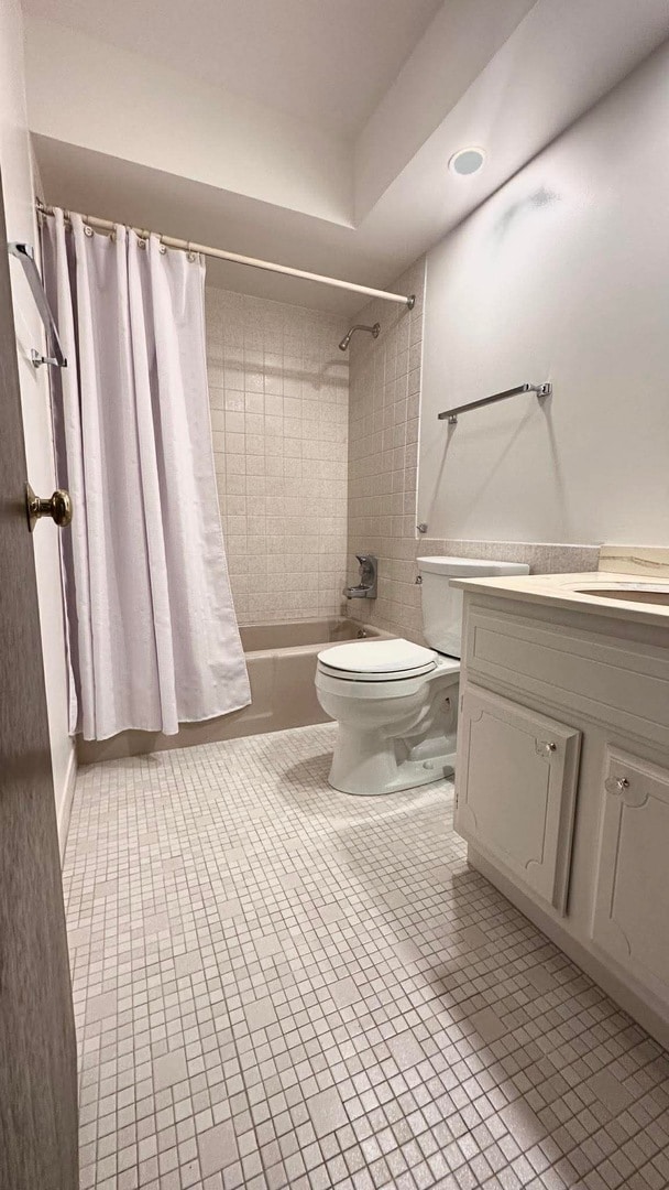 Building Photo - 2500 Windsor Mall