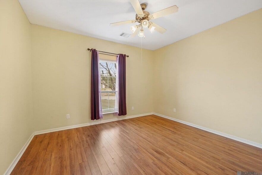 Building Photo - 13440 Larch Ct