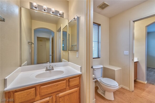 Building Photo - 3945 Bayamon St