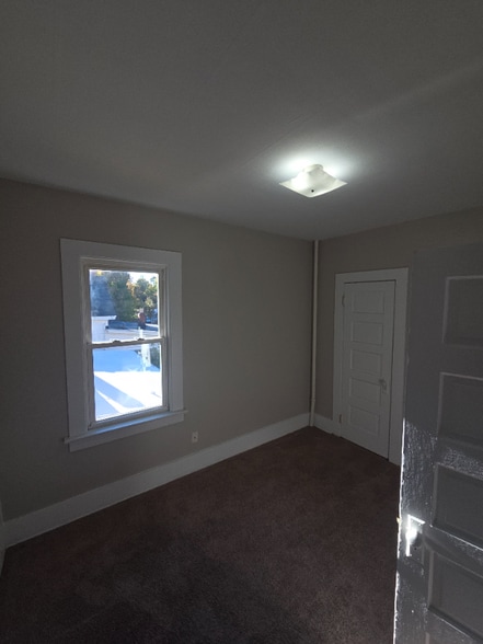 Building Photo - 340 W 24th St