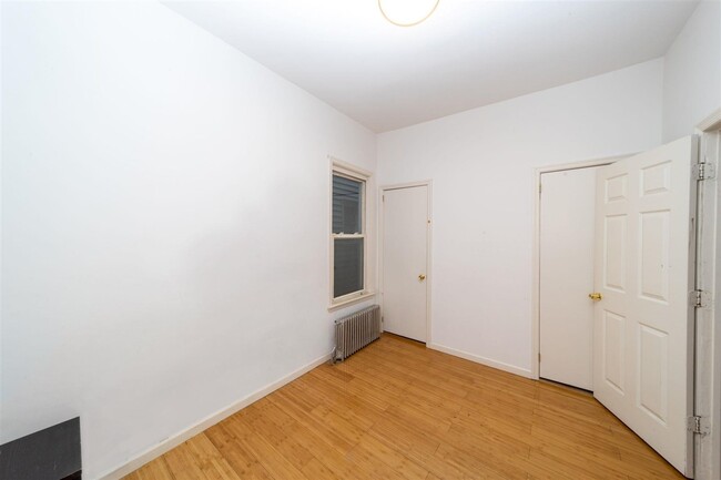 Building Photo - 154 Van Reipen Ave