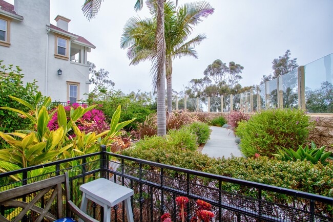 Building Photo - 825 Harbor Cliff Way, Unit 265