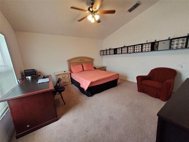 Building Photo - 944 Lockbreeze Dr