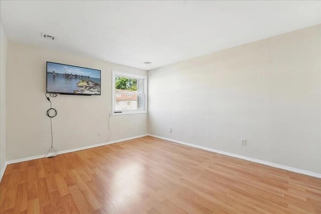 Building Photo - 12 Saddlewood Ct