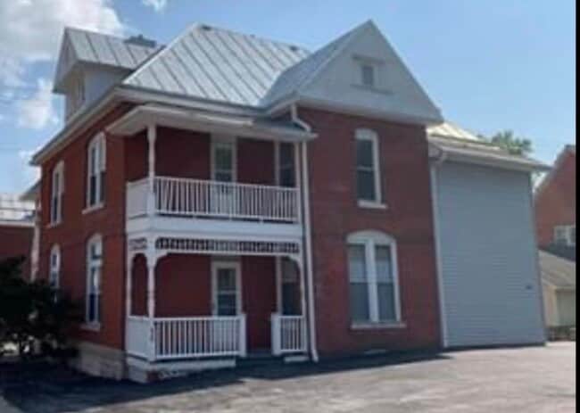 Building Photo - 516 S 12th St