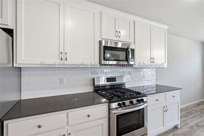 Building Photo - 3706 S 13th Pl