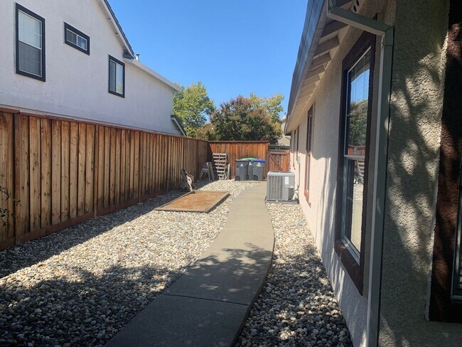 Building Photo - 4518 Avondale Cir