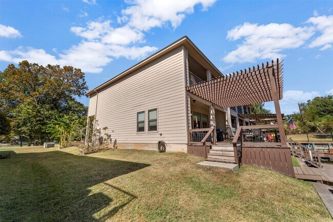 Building Photo - 356 Old Aqua Landing W